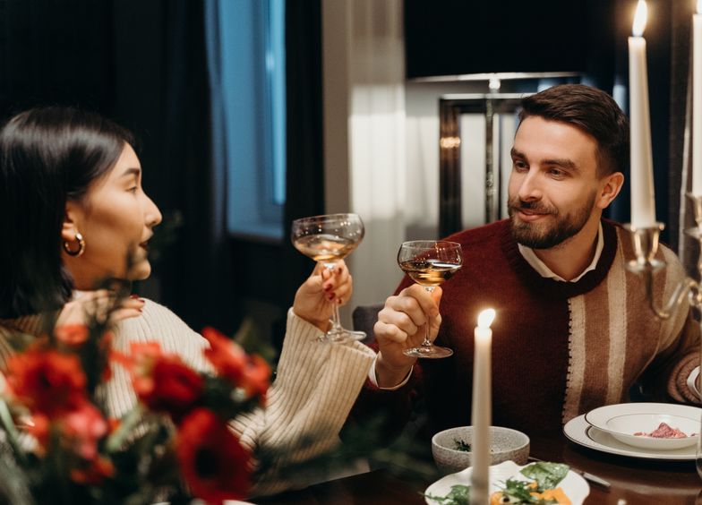 Online dating: starting a conversation on a niche platform