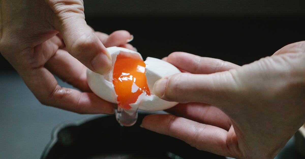 How to cook over medium eggs without breaking yolk