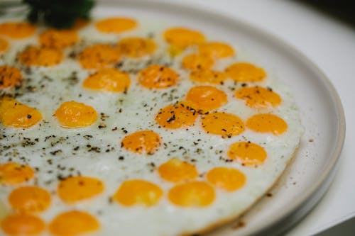 Free Delicious fried quail eggs served on plate Stock Photo