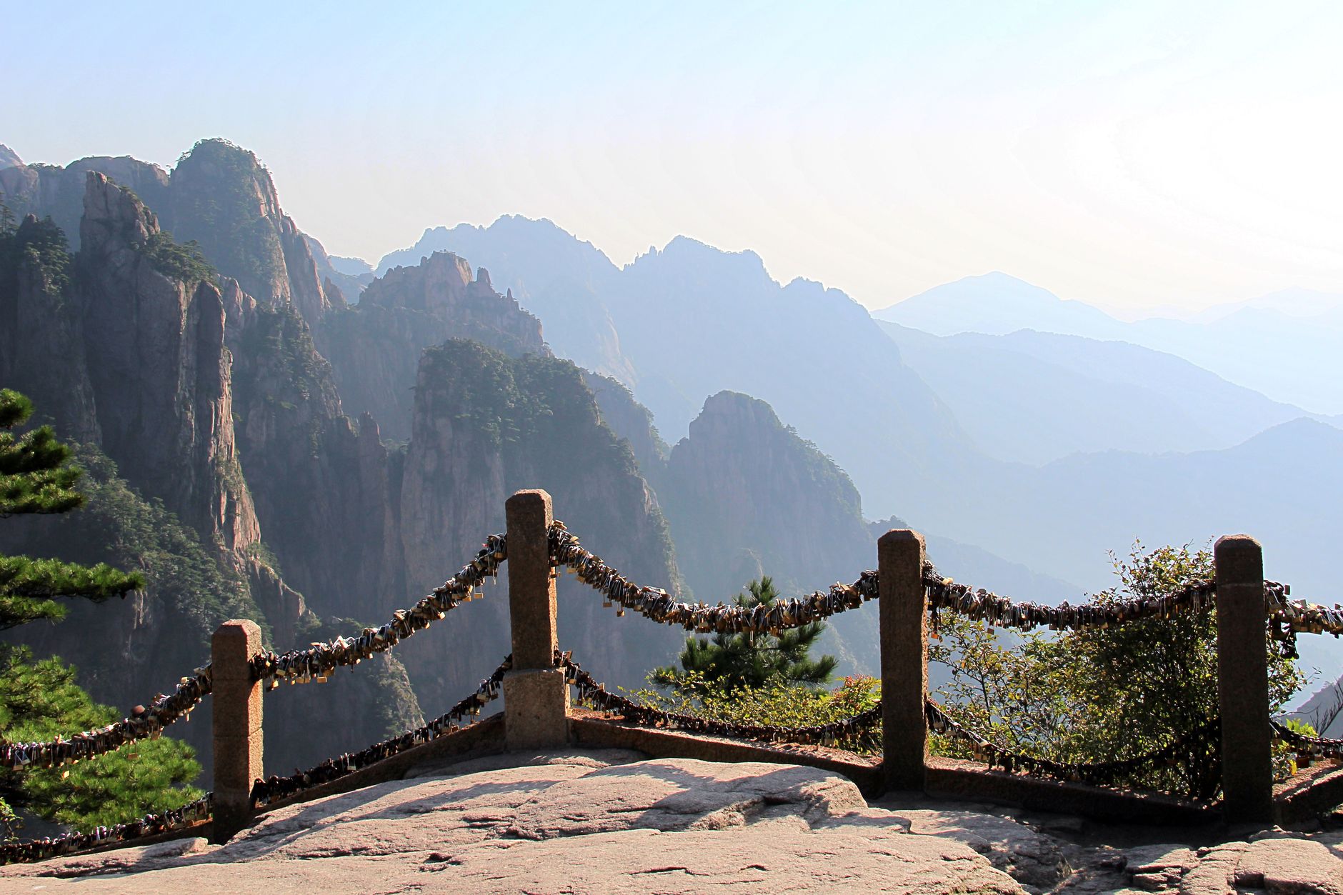 Mount Huangshan sunrise sea of clouds travel — Photo by Ella Wei