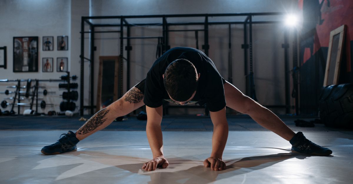 person doing a dynamic stretch that combines mobility and strength training