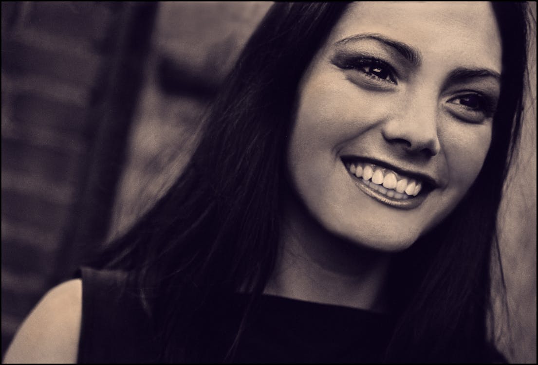 Free Grayscale Photo of Woman Smiling Stock Photo