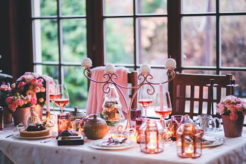 Beautiful Christmas Table Setting