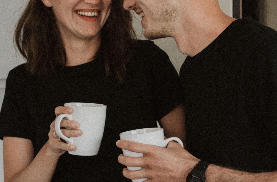 Online dating: starting a conversation on a niche platform