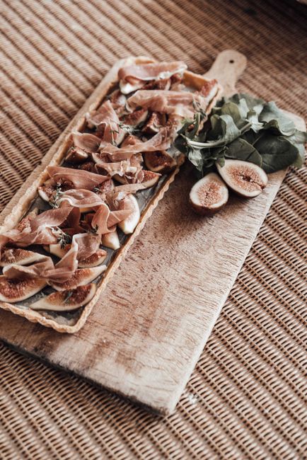 A quick flatbread topped with melted cheese, fresh figs, salty prosciutto, and a honey drizzle, baked until the crust is crisp.