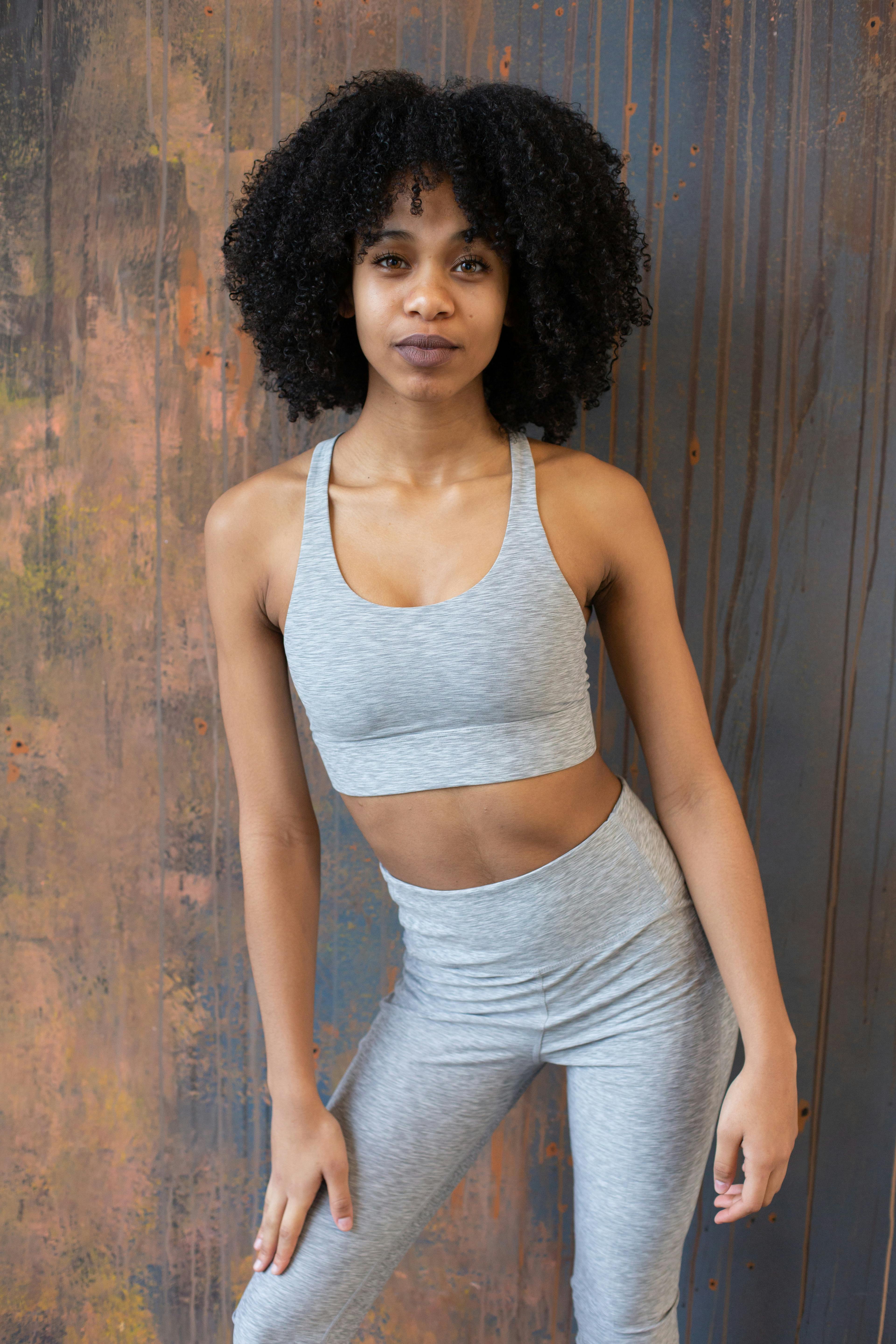 What body language makes a woman attractive?