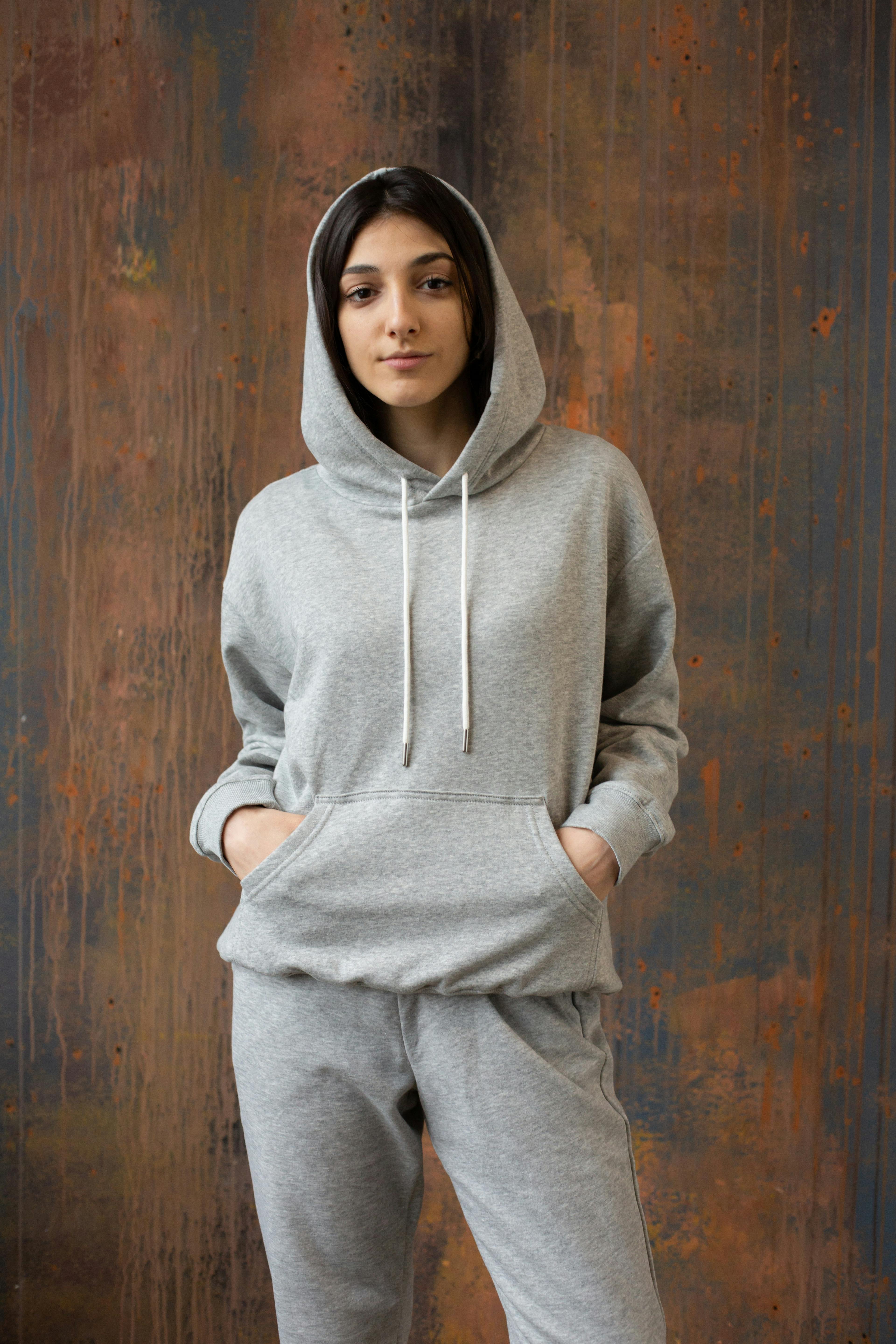 214,211+ Best Free Models wearing hoodie Stock Photos & Images · 100% ...