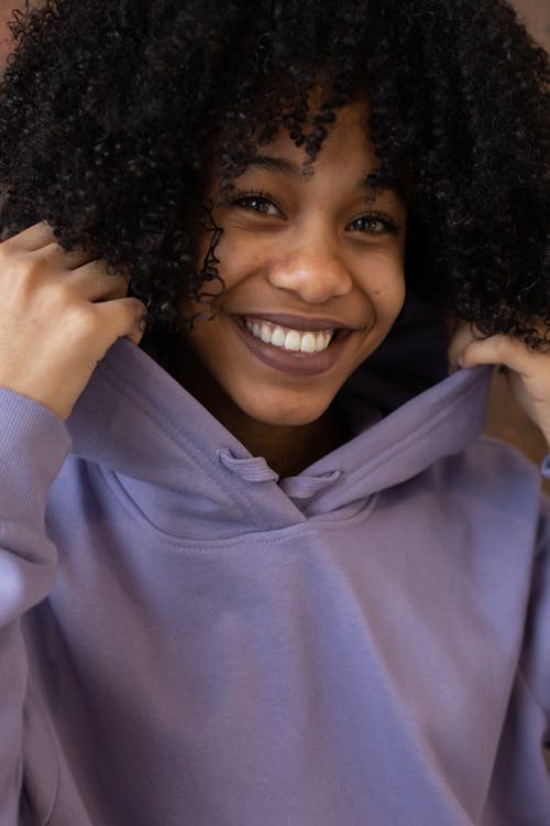 Free Smiling African American woman wearing hoodie looking at camera Stock Photo