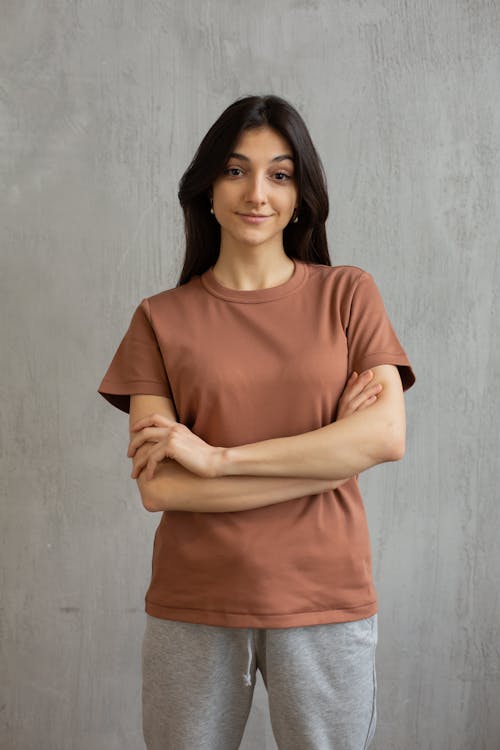 Free Smiling young woman in casual outfit in studio Stock Photo