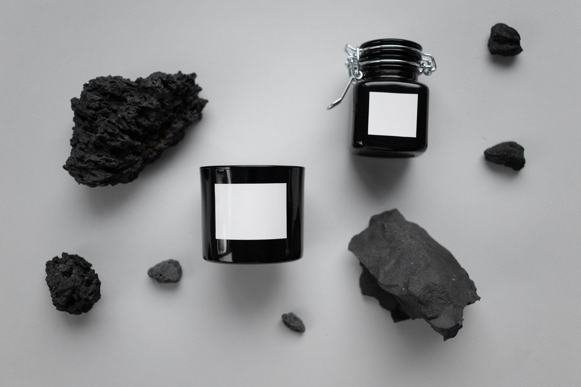 Composition with Charcoal Cosmetics