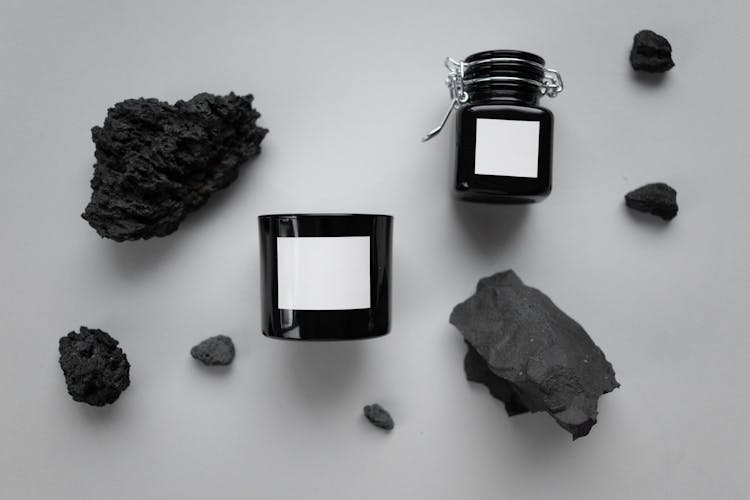 Composition With Charcoal Cosmetics