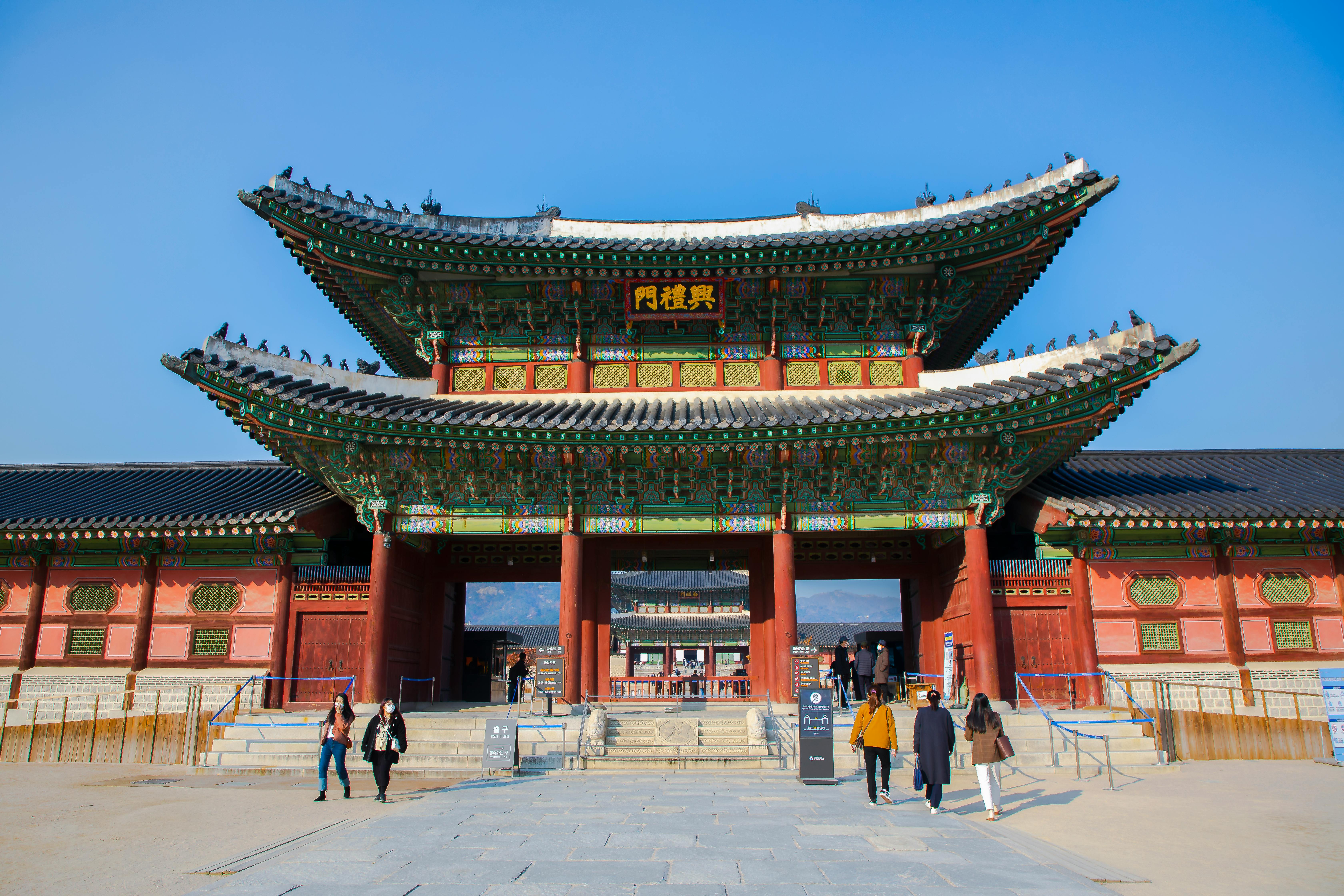 K‑Hiking Tourism in Korea Surges as Young Locals and Global Visitors Embrace Seoul’s Mountain Trails and National Parks, Back