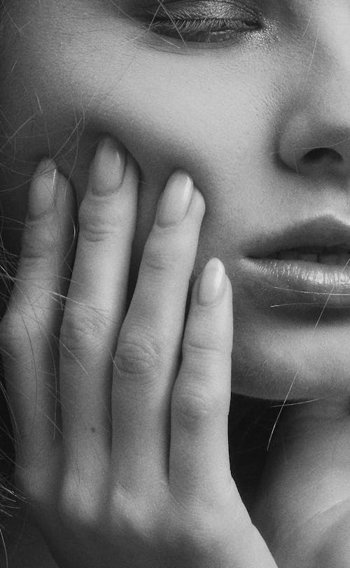 Free Grayscale Photo of Woman's Face Stock Photo