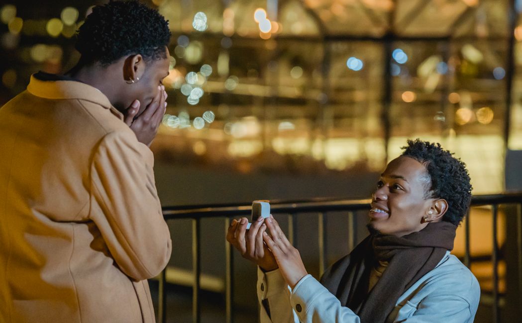Online dating: starting a conversation on a niche platform