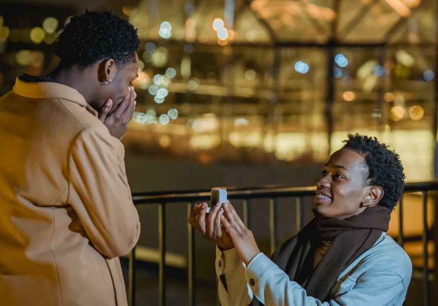 Online dating: starting a conversation on a niche platform