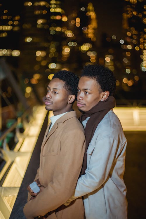 Ingyenes stockfotó afro-amerikai házaspár, áll, átkarolás témában