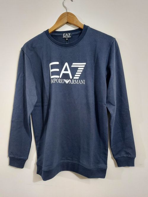 Free stock photo of full sleeve t shirt, winter t shirt Stock Photo