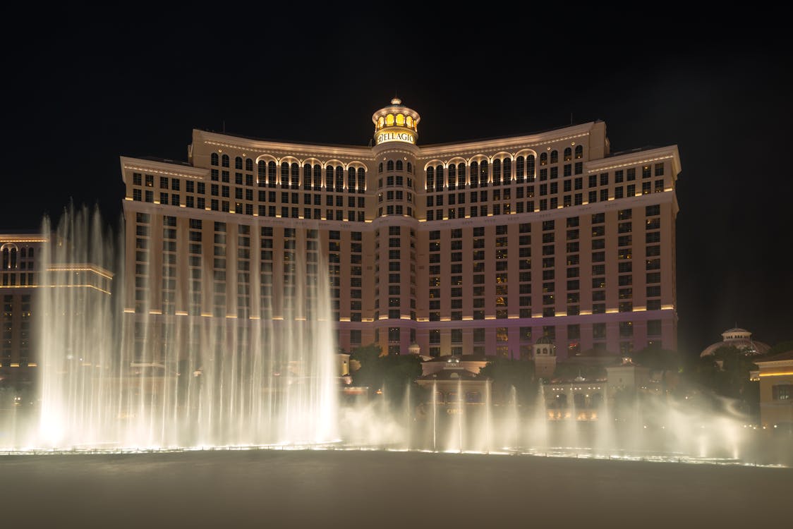 A fountain with statues photo – Free Las vegas Image on Unsplash