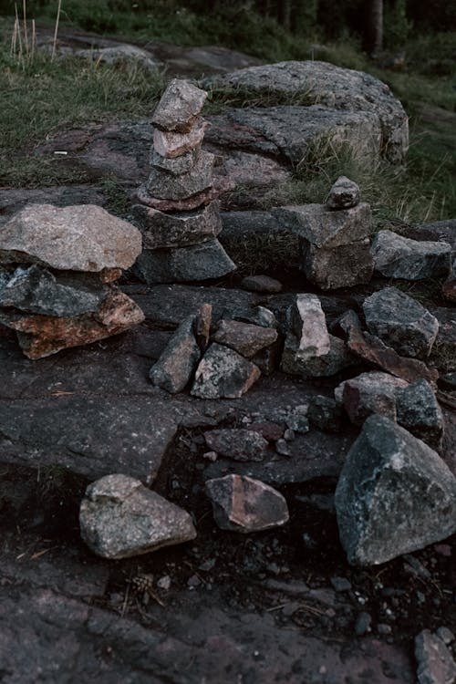 Foto profissional grátis de arte, balanceamento de pedra, empilhamento de pedras