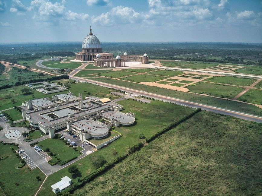 Stunning aerial shot of the Basilica of Our Lady of Peace in Yamoussoukro, Côte d'Ivoire.