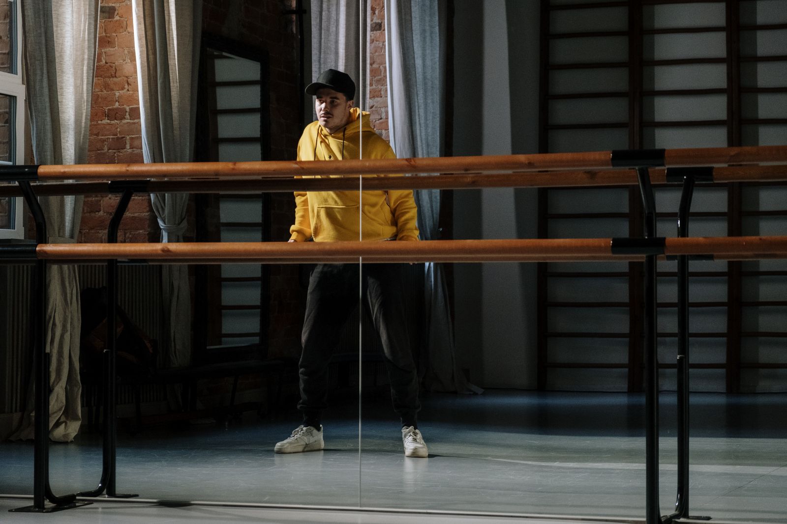 Street dance class practicing choreography together