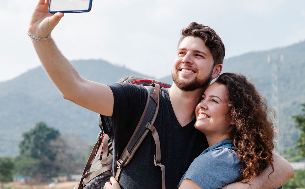 Online dating: starting a conversation on a niche platform