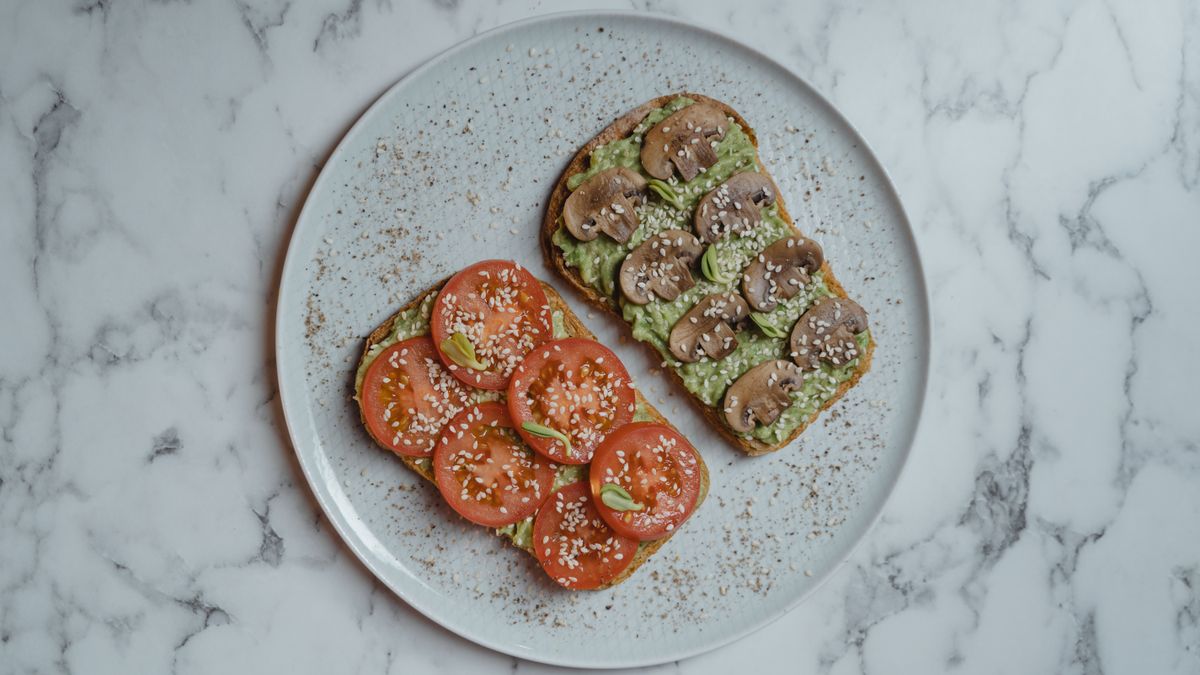 Toast with tahini and tomato