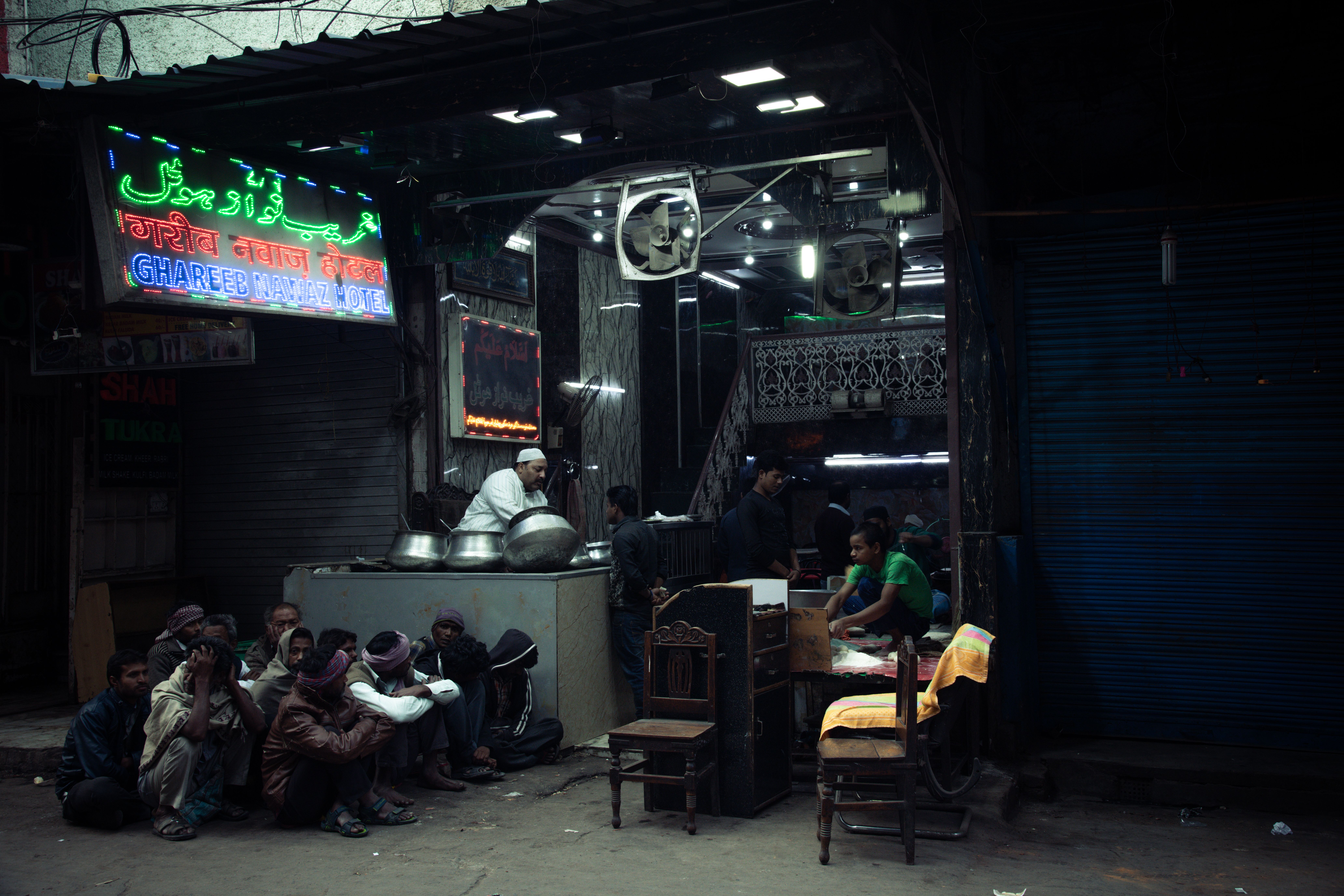 Restaurant courtyard in Sector 29 at night
