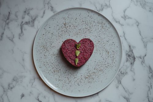 Free Heart-shaped beetroot dish with garnishing on a plate, perfect for a romantic vegan meal. Stock Photo