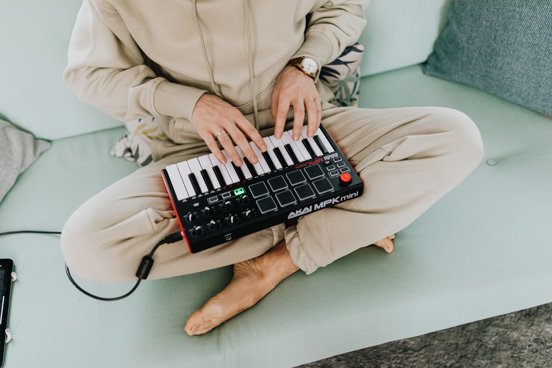 Lite Starter Setup Compact MIDI keyboard and audio interface for a beginner Ableton Live Lite setup