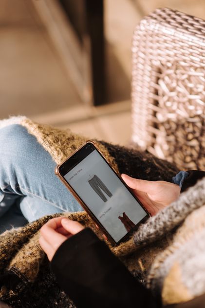 How Shopify Stores Use Virtual Try-On to Win on Mobile