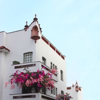 Facade of LODEN on Bracken — photo by Carlos Jairo on Pexels
