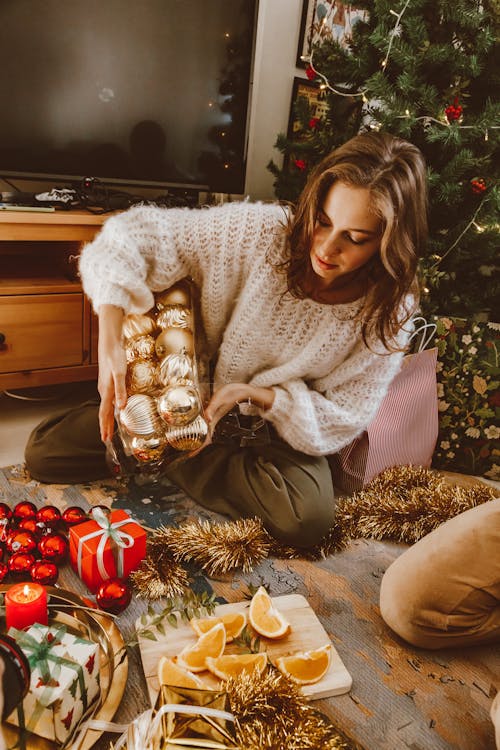 Foto stok gratis hari Natal, kaum wanita, ornamen