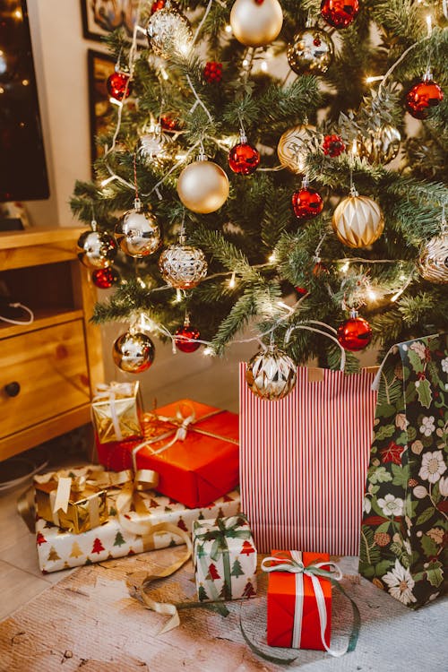 Gratis stockfoto met cadeaus, kerstboom, kerstlampen