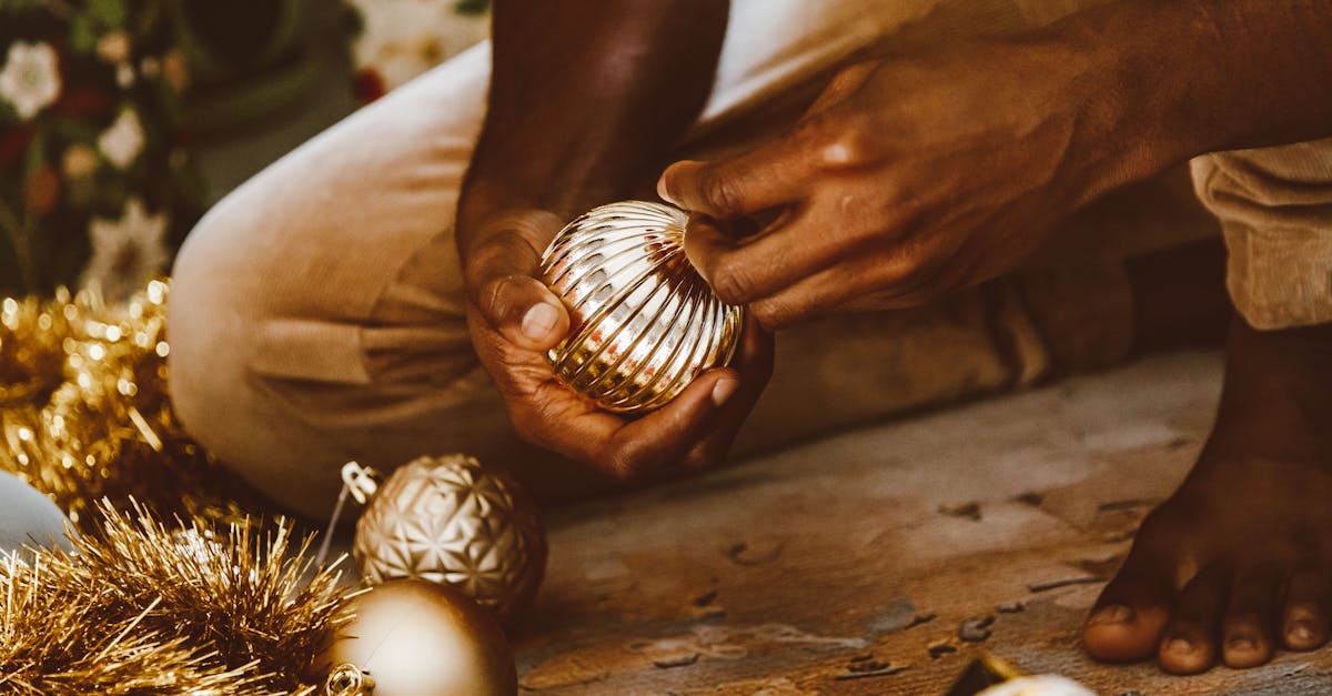 Elegant Holiday Decor With Fresh Greenery And Heirloom Decorations