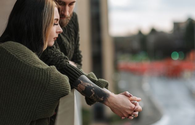 Online dating: starting a conversation on a niche platform