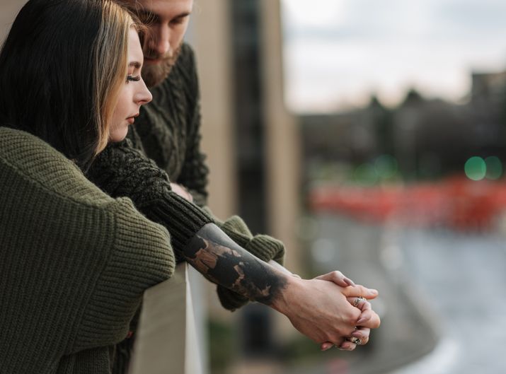 Online dating: starting a conversation on a niche platform