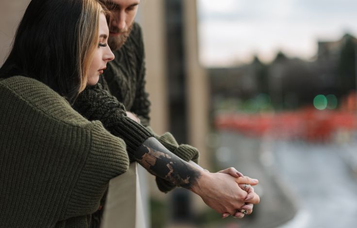 Online dating: starting a conversation on a niche platform