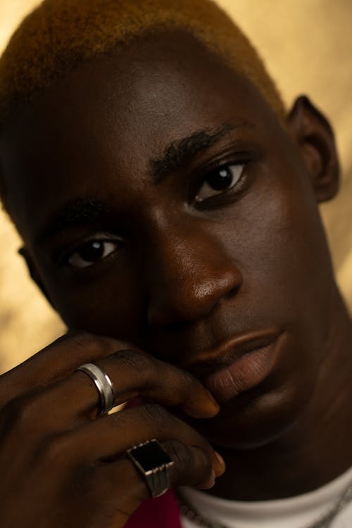 Безкоштовне стокове фото на тему «афроамериканський чоловік, вертикальні постріл, вираз обличчя» стокове фото