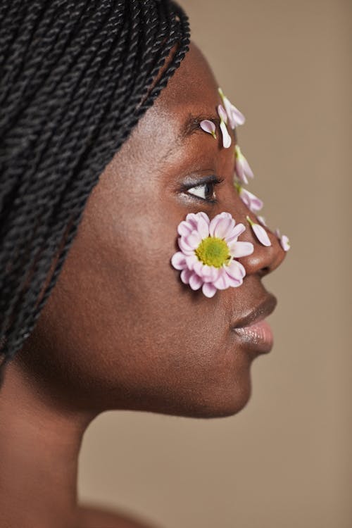 Безкоштовне стокове фото на тему «dreadlock, африканська жінка, вертикальні постріл»