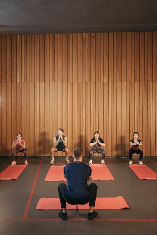 Foto profissional grátis de academia de ginástica, alongamento, atividade física