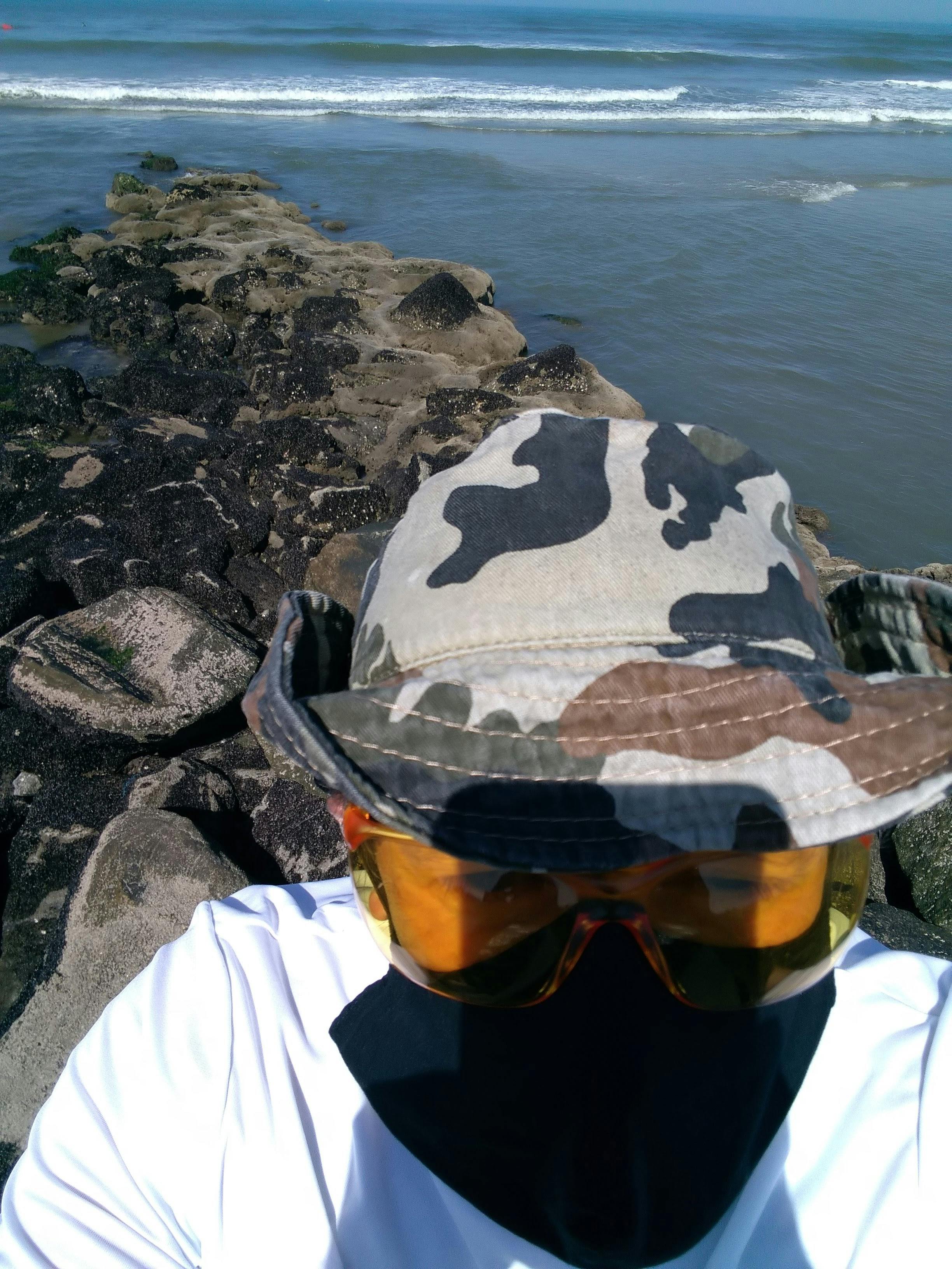Man tying his shoes before a workout