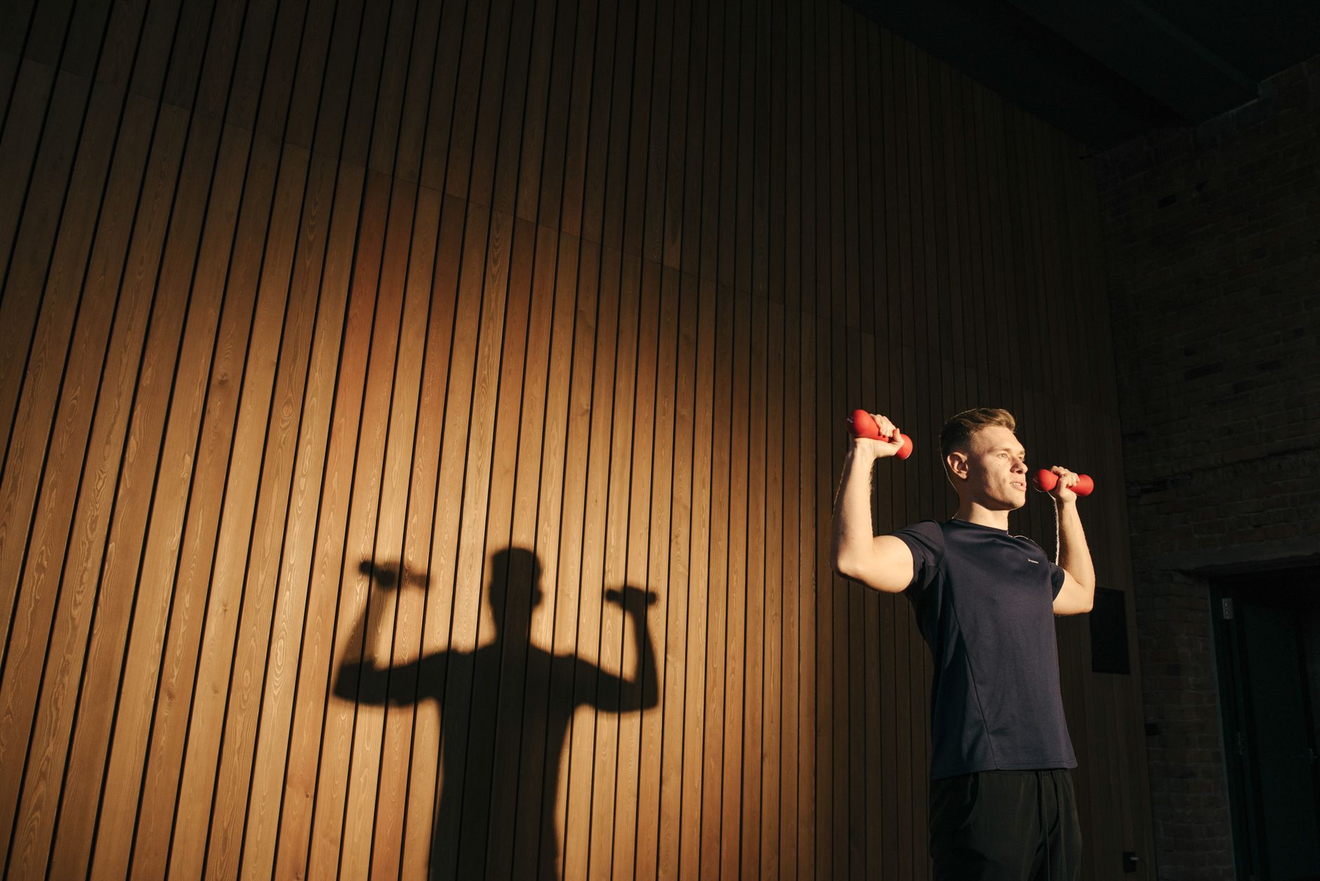 Hammer Curls: Build Bigger, Stronger Arms with This Simple Exercise
