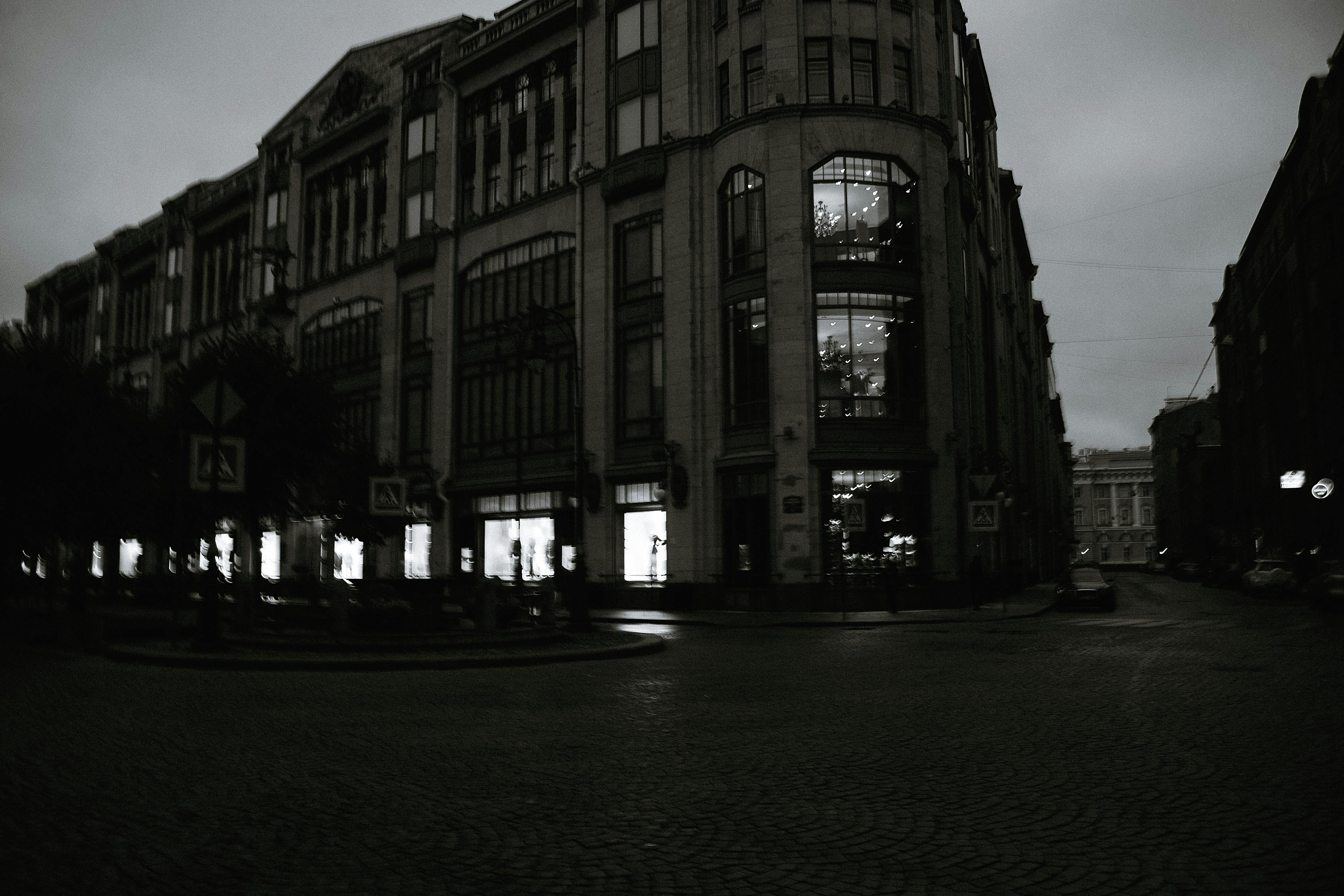 Ücretsiz akşam, alacakaranlık şehri, avrupa mimarisi içeren Ücretsiz stok fotoğraf Stok Fotoğraflar