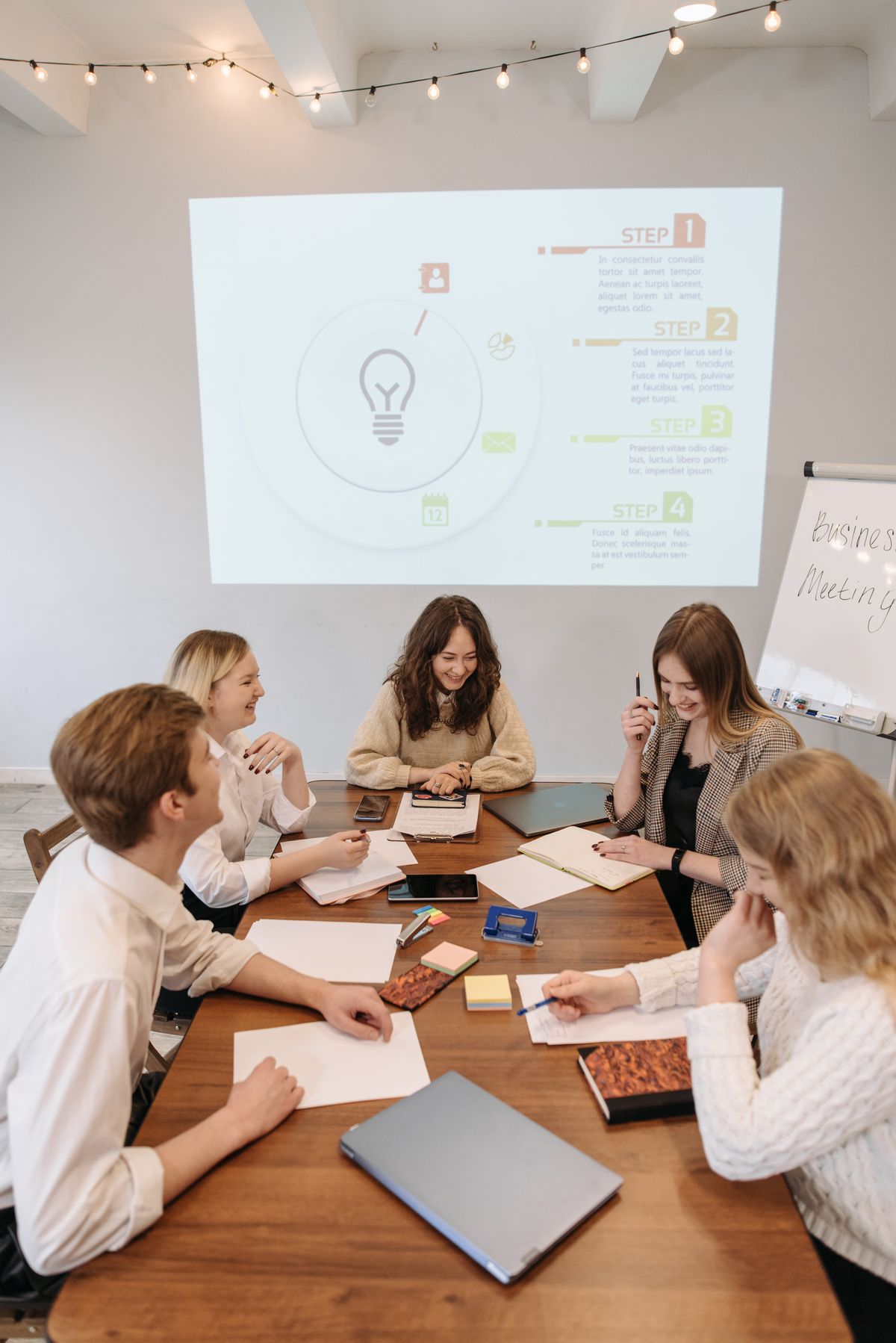 Equipe em reunião de negócios
