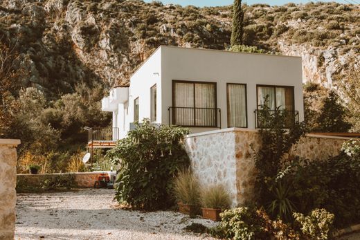 Whitewashed house built into a dry rocky hillside — photo by ROMAN ODINTSOV on Pexels