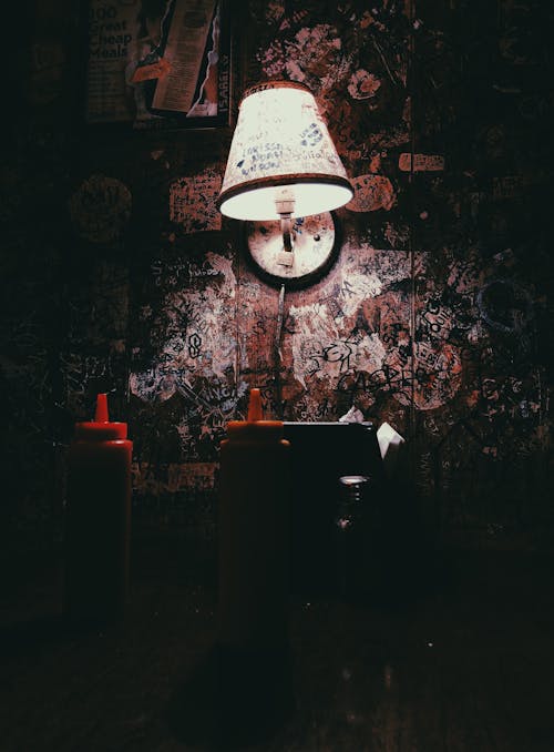 Immagine gratuita di abbandonato, camera, lampada