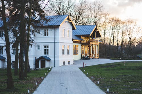 Fotobanka s bezplatnými fotkami na tému architektúra, biela, bungalov