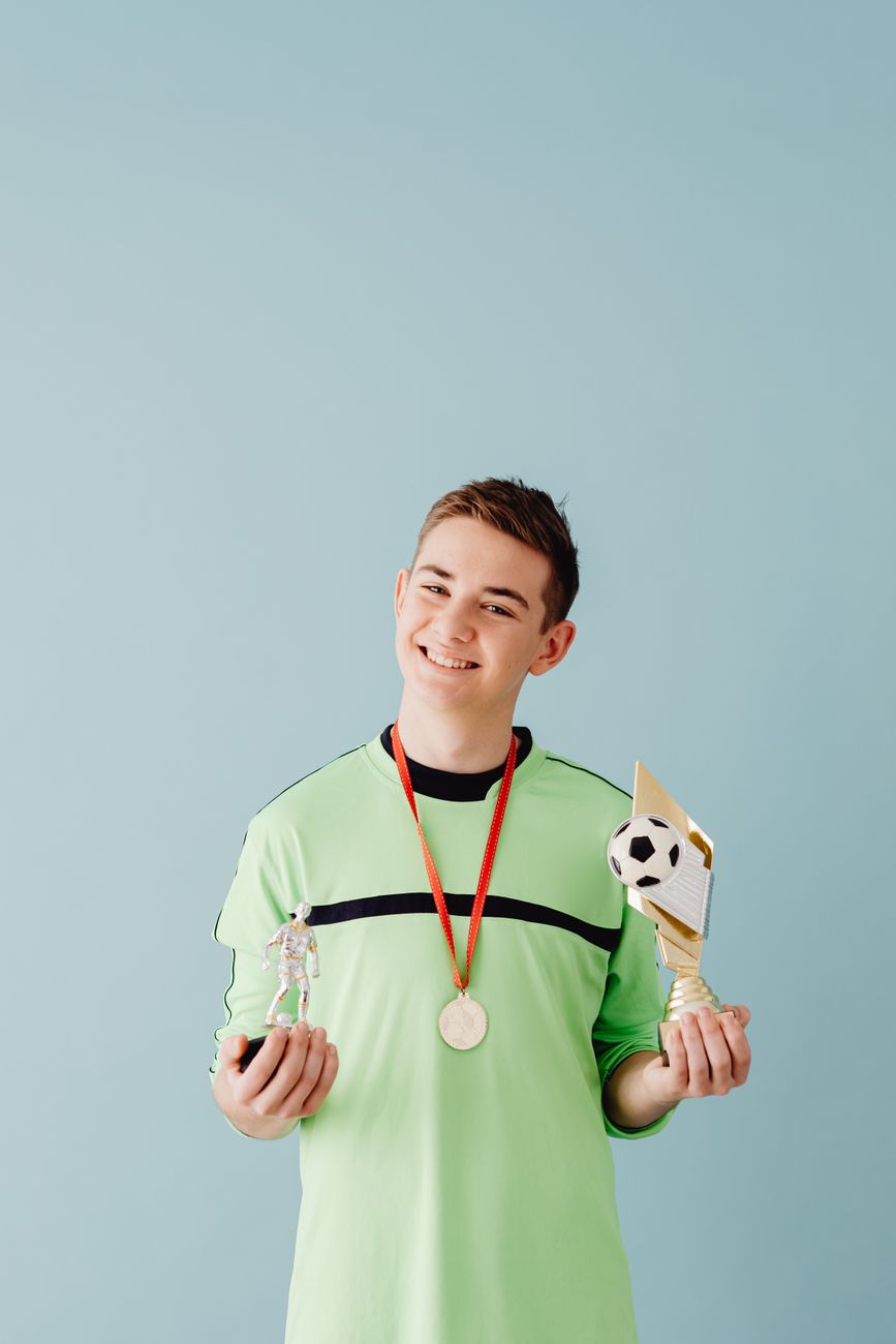 Jannik Sinner învinge pe Alcaraz și cucerește al doilea trofeu consecutiv la Turneul Campionilor