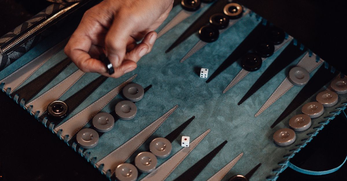 Backgammon Friends Friends playing backgammon at spare time · Free Stock Photo